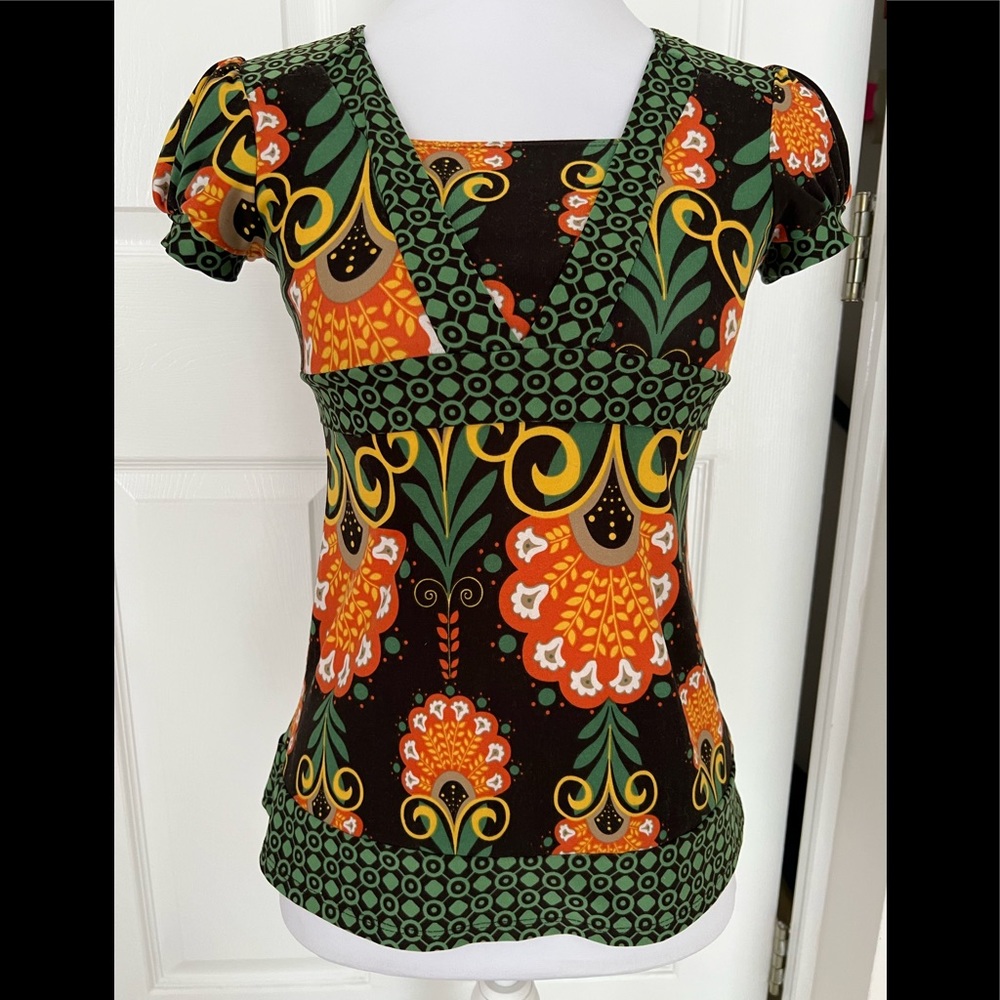 Candie’s Colorful Short Sleeve Top - Size M